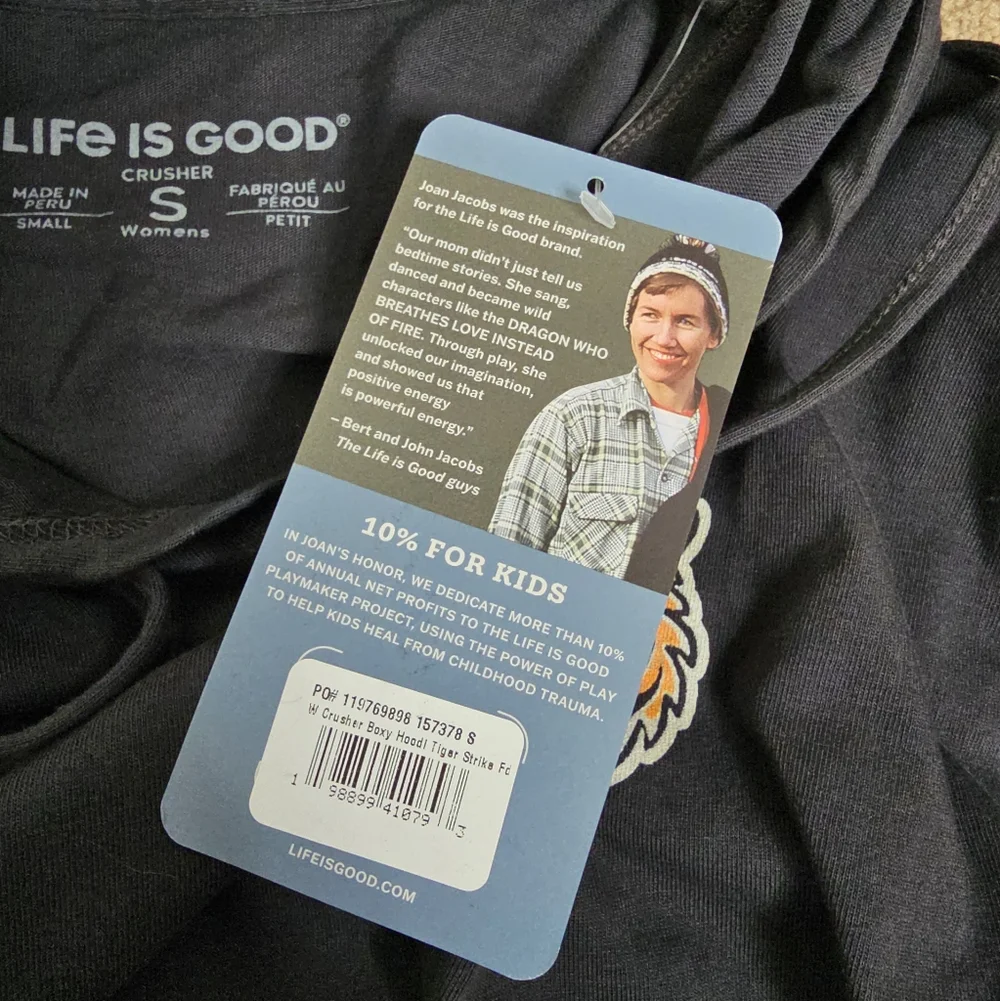 Life Is Good Dark Charcoal Gray Boxy Hoodie Tee Tiger Crush Strike Graphic Small - Picture 7 of 8
